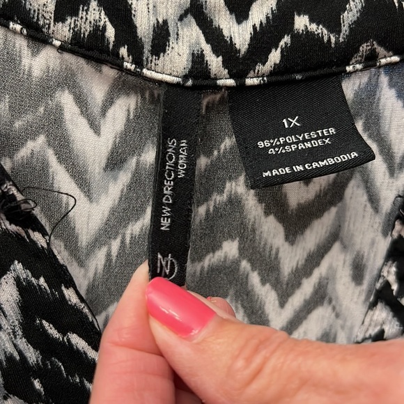 3/4 length sleeves - Picture 2 of 3